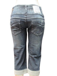 Bermuda Capri Feminina Jeans Cós Médio Aion na internet