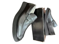 Sapatênis Modelo Boss Couro Legitimo Cara de Gato na internet