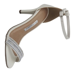 Sandália Via Marte Salto Fino Festa Off White Strass Prata - comprar online