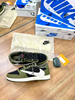 Tênis Modelo Air Jordan Low OG Travis Scott+ Um Cadarço na internet