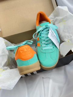 Tênis Moda Gazelle green orange na internet