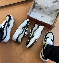 Tênis Modelo Vans Ultrarange Neo Vans Oreo