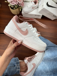 Tênis Feminino Modelo Nike Air force Logan-2 Cadarços