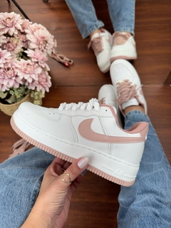 Imagem do Tênis Feminino Modelo Nike Air force Logan-2 Cadarços