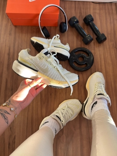 Imagem do Tênis Modelo Zoom X Invincible Run 3 Off white do 34 ao 39 L. Premium