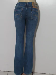 Calça Feminina Jeans Puído Flare Cós Médio Ultimato Lavagem Escura - comprar online