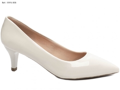 Sapato Scarpin Torricella Salto Fino Baixo Verniz Off White