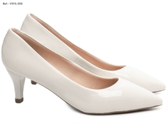 Sapato Scarpin Torricella Salto Fino Baixo Verniz Off White - netpizante