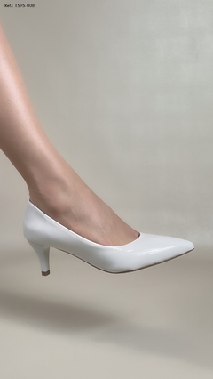 Imagem do Sapato Scarpin Torricella Salto Fino Baixo Verniz Off White