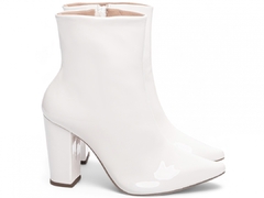 Bota Feminina Cano Curto Coleção 2024 Verniz Branco -Frete Grátis Por Região - comprar online