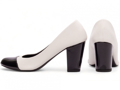 Sapato Scarpin Torricella Bico Redondo Off White e Verniz Preto - comprar online