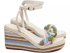 Sandália Feminina Anabela Off White e Tranças Coloridas