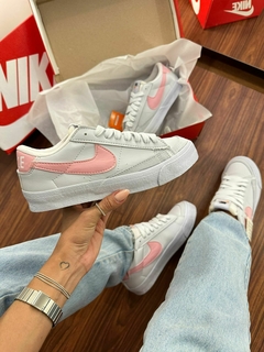 Tênis Modelo blazer Low Unissex Off White/Rosa na internet