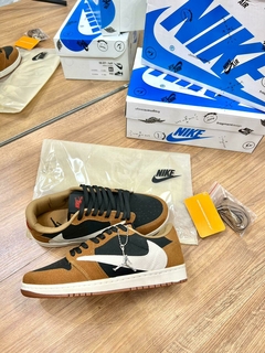 Tênis Modelo Air Jordan Low OG Travis Scott+ Um Cadarço na internet