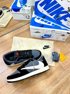 Tênis Modelo Air Jordan Low OG Travis Scott+ Um Cadarço na internet