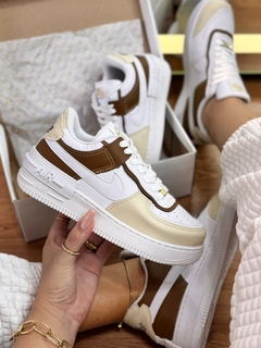 Tênis Feminino Air Force Shadow Branco /Caramelo na internet