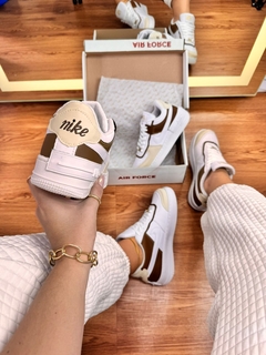 Tênis Feminino Air Force Shadow Branco /Caramelo - loja online