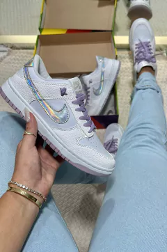 Tênis Feminino Modelo Dunk Law Relevo Prata na internet