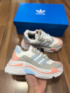 Tênis Moda Feminina Sola Alta Balenciaga Triple S na internet
