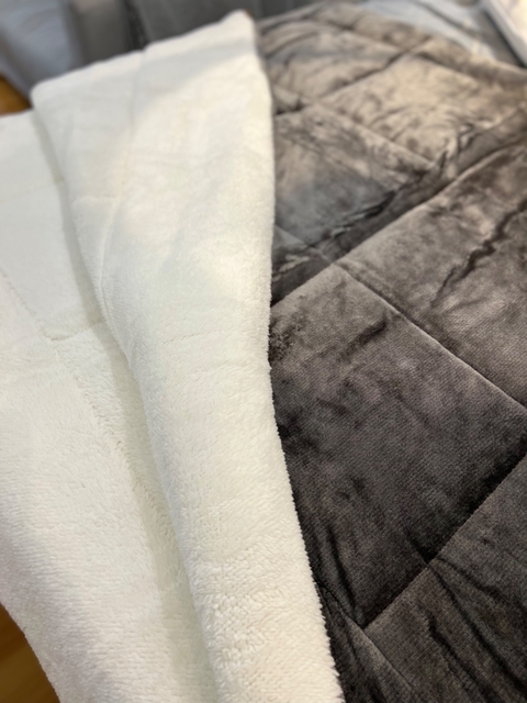 Acolchado Corderito King Gris oscuro