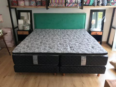 Juego de colchón Matelasse Resortes BICONICOS con Cubrecolchon Soft & Sommier Matelasse California King