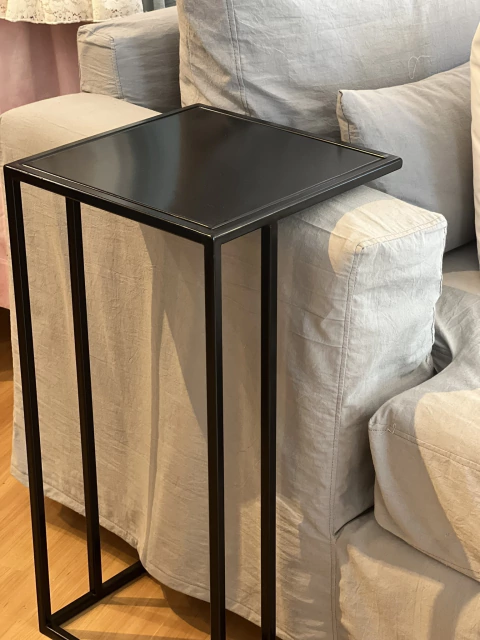 Imagen de Mesa de arrime apoya brazo de sofá