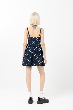 Julia Sullivan vestido lunares en internet