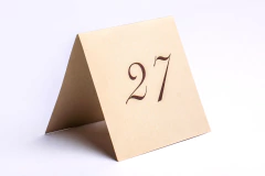 Marcador de mesa numeral na internet