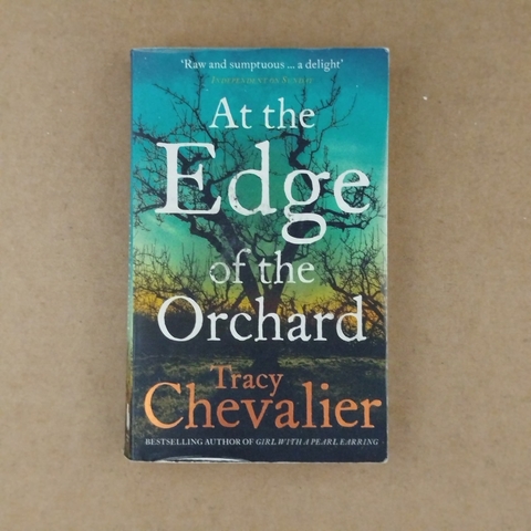 LIVRO AT THE EDGE OF THE ORCHARD - TRACY CHEVALIER (BOLSO)