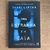 LIVRO UMA ESTRANHA EM CASA - SHARI LAPENA