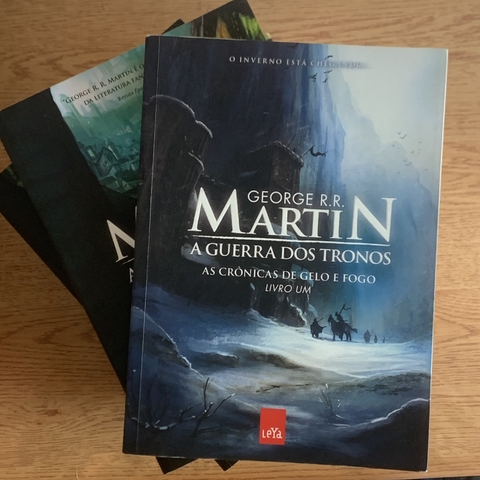 LIVRO AS CRÔNICAS DE GELO E FOGO - GEORGE MARTIN - 5 VOLUMES