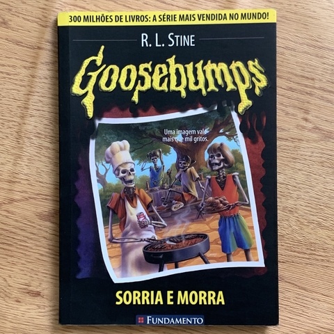 LIVRO GOOSEBUMPS - SORRIA E MORRA - R L STINE