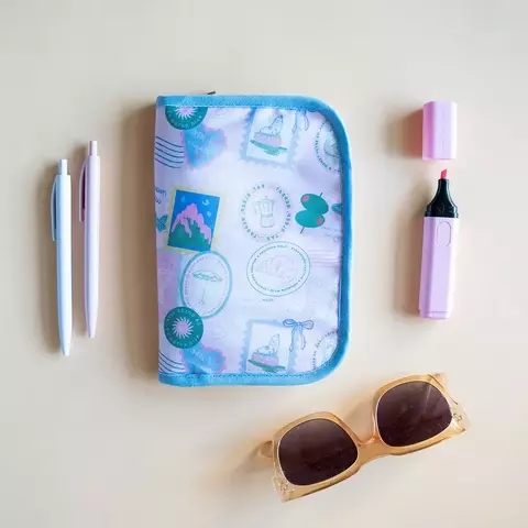 Portapasaporte / Estuche porta documentos ✈️✨ In my travel era - comprar online