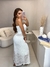 vestido longo de tricô com flor e decote frente ´única