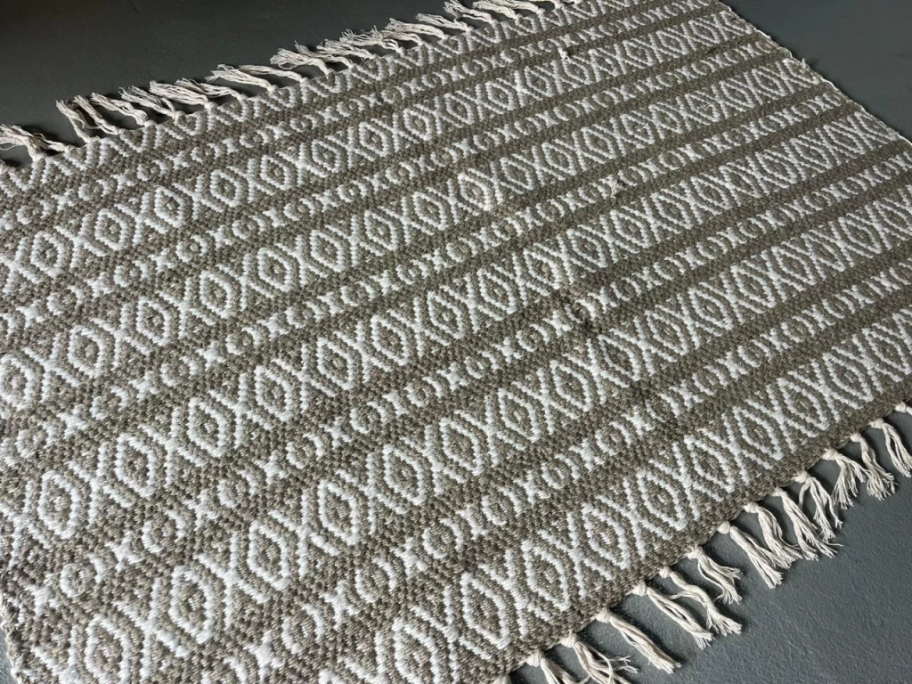 Alfombra Rombo y Cruz - 0.80 x 1.20 - arpillera