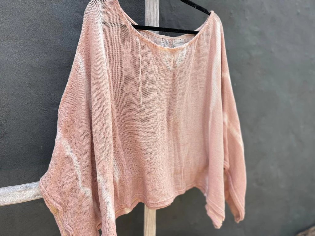 Remera Amapola de hilo abierto - TINTES NATURALES