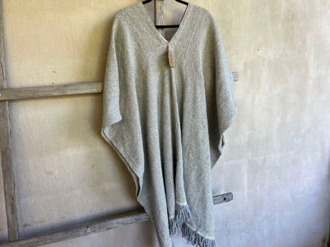 PONCHO DE LANA LARGO - comprar online