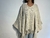 Poncho medio de lana souffle con capucha - crudo - comprar online