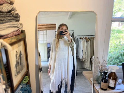 PONCHO HILO ABIERTO CON CAPUCHA - comprar online