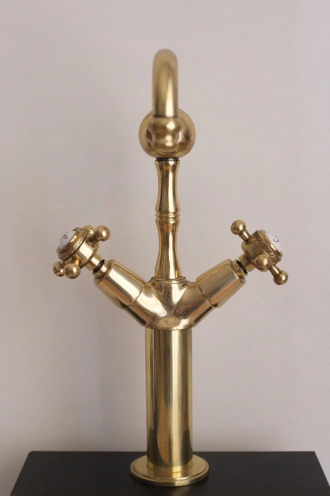 GRIFERIA DE ESTILO INGLÉS VINTAGE EN BRONCE