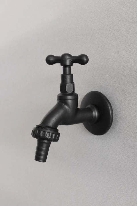 CANILLA DE EXTERIOR SIMPLE ~ NEGRO MATE - comprar online