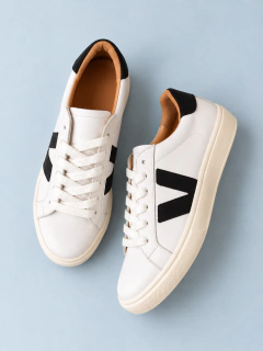 VV en cuero blanco con negro - comprar online