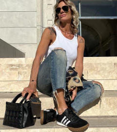 ALMA en cuero negro y puntera negra en internet