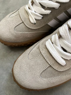 Image of ALMA en gamuza gris tiza