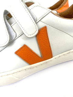 VV en cuero blanco con rosa - (copia) on internet