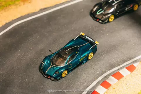 Tarmac 1:64 Pagani Huayra R Verde - comprar online