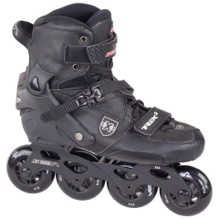 Patins inline preto Seba TRIX 2 80 com quatro rodas e sistema de fechamento por cadarço, velcro e fivela