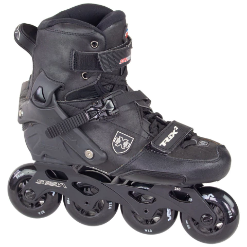 Patins inline preto Seba TRIX 2 80 com quatro rodas e sistema de fechamento por cadarço, velcro e fivela