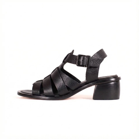 CLARA BLACK - comprar online