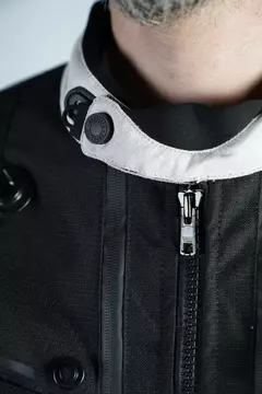 CAMPERA BROOKLYN ADVENTURE BLANCA NEGRA - TiendaMoto Argentina TE: 1162818687